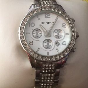Ladies silver plated Geneva watch w/round silver face and rhinestones